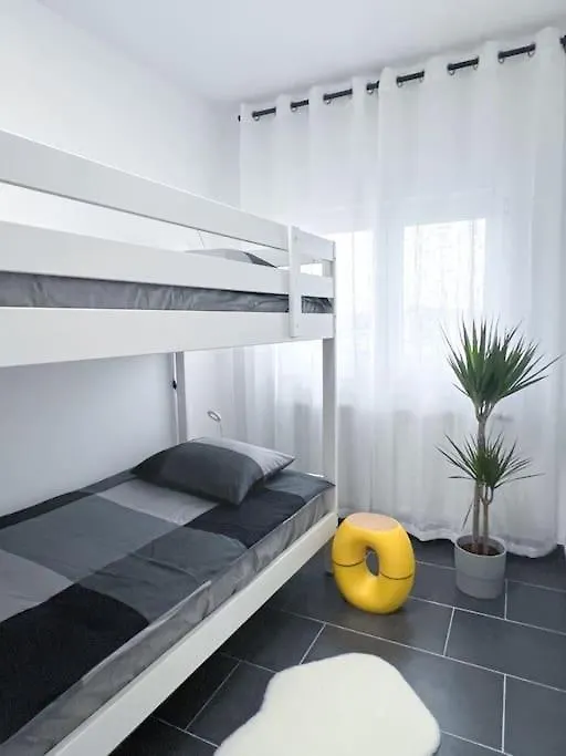 Comfy Stay In Modern 2-Bdr Apartment Near Downtown Esch-sur-Alzette 0*,